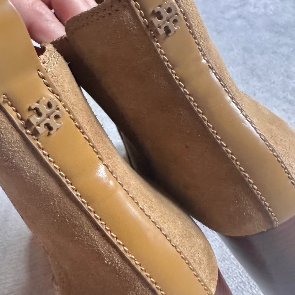 🧸Tory Burch Stafford Tan Suede Leather🧸 - Picture 5 of 9